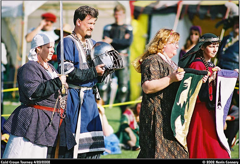 images/2002-30-09a.jpg, Guillaume & Felinah's Entourage in the Finals. (L-R: THL Elena de Beaumont, Sir Drogo Fitz William, Lady
Veronique de Vennois,
Mistress Kyrieth)
