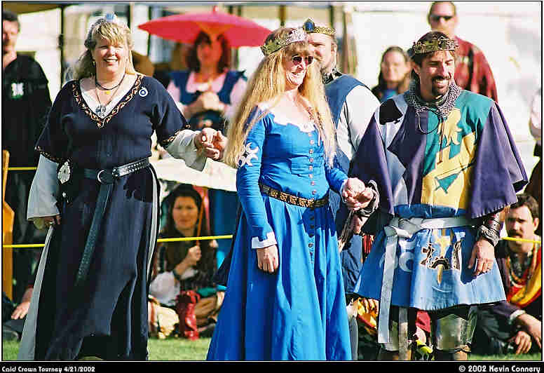 images/2002-30-11a.jpg, Eloise of Lancaster, Felinah Tifarah Arnvella Memo Hazara Khan-ad-Din & Guillaume de Belgique prior to the final round. (Half of Thorvald Olafson the Swordmaker just behind Felinah)